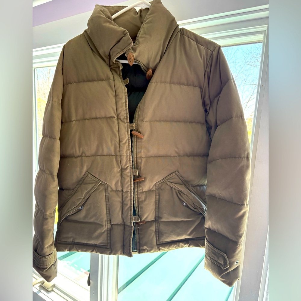 Patagonia puffer. Army green.